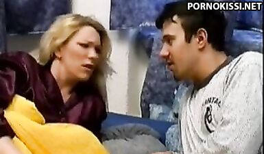 Беременная блондинка радует минетом и сексом своего парня