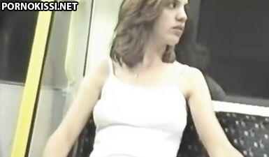 Шпионю за киской незнакомки под юбкой в метро